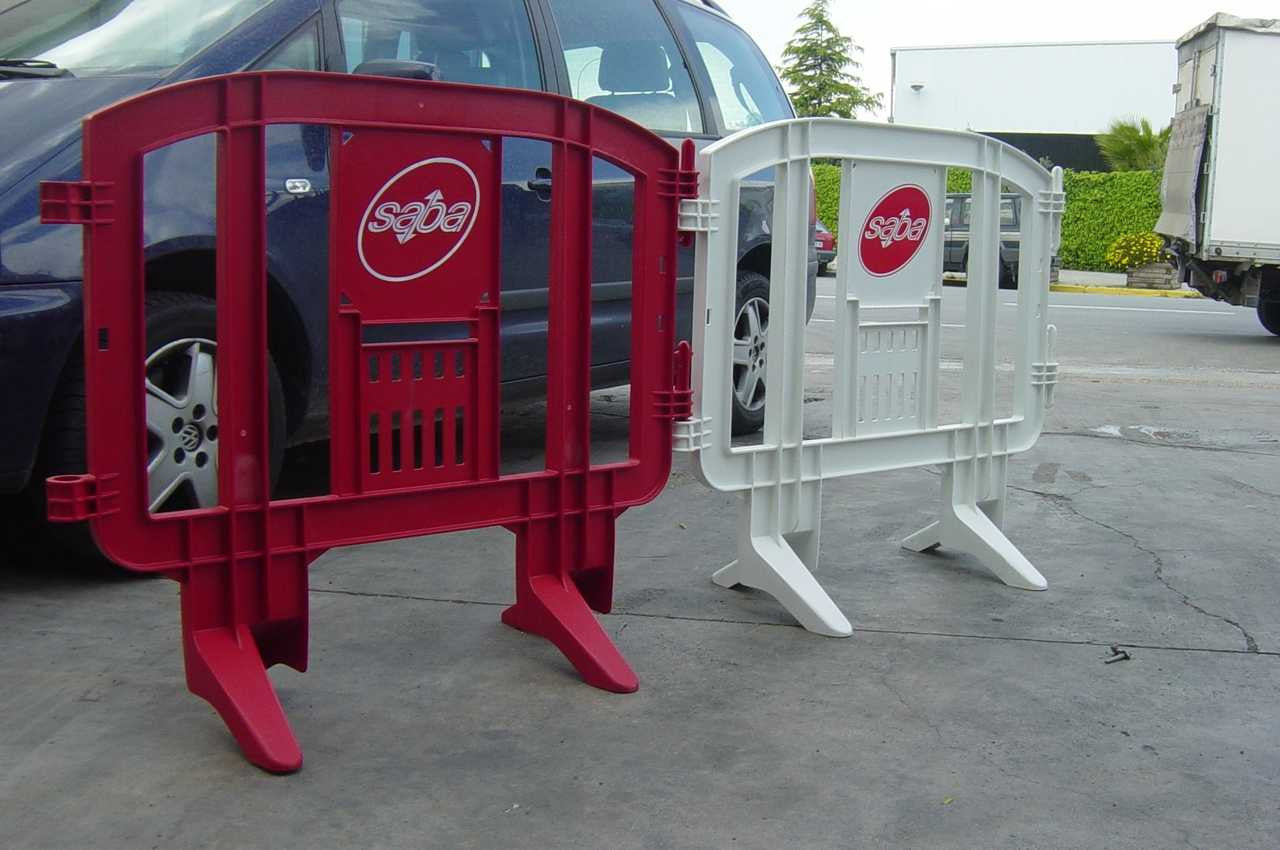 4 Foot Minit Plastic Barricades | Red Minit & Mini GuideMaster Plastic Barricades Epic Crowd Control