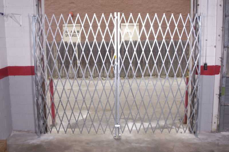 6-8 Foot Wide Pair Fixed Gate Accordion Gates Epic Crowd Control