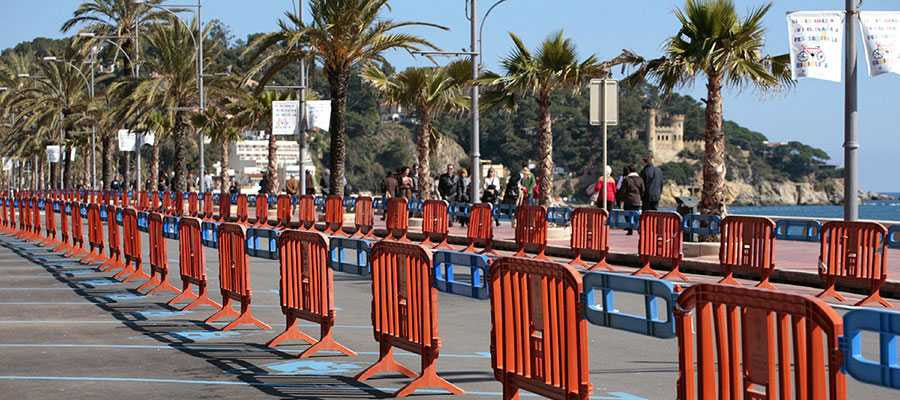 Xtendit Movit Plastic Barricades | Yellow Xtendit & Extender Plastic Barriers Epic Crowd Control